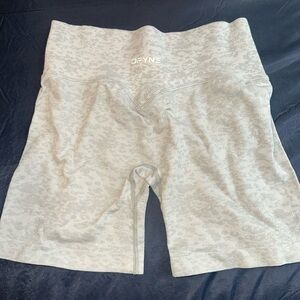 DFYNE ice grey Revive shorts!